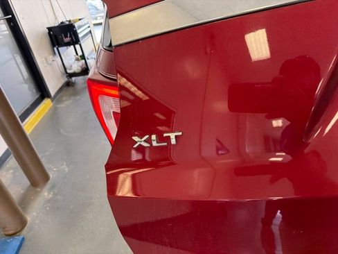 Used 2017 Ford Explorer XLT w/ Equipment Group 202A FWD image 7