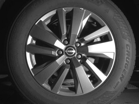 Used 2025 Nissan Pathfinder SV image 14