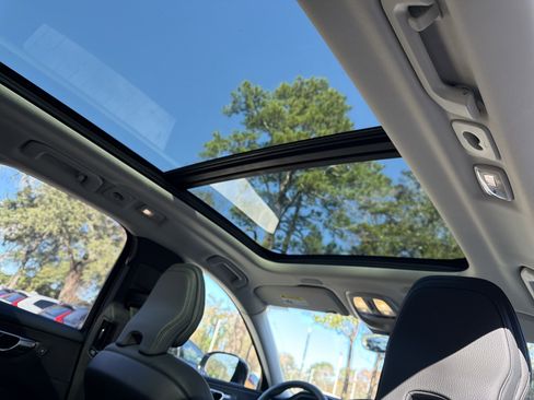 Certified 2025 Volvo XC60 B5 Plus image 28
