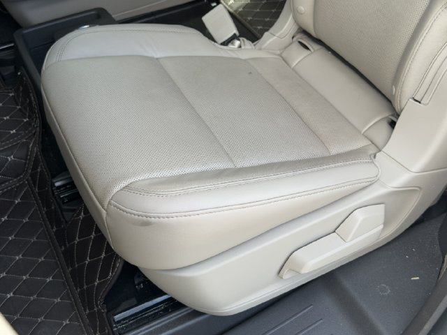 Used 2021 Lincoln Aviator Grand Touring w/ Equipment Group 302A AWD/4WD image 24