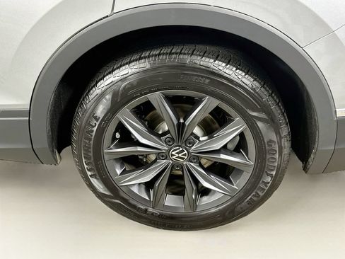 Used 2023 Volkswagen Tiguan SE w/ Panoramic Sunroof Package FWD image 24
