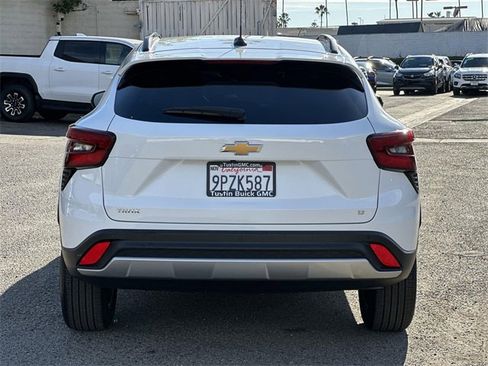 Used 2024 Chevrolet Trax LT w/ Driver Confidence Package image 5