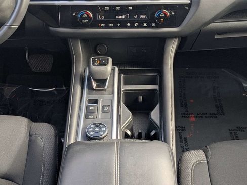 Used 2024 Nissan Pathfinder SV AWD/4WD image 16
