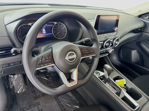 Used 2025 Nissan Sentra SV FWD image 9