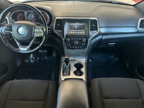 Used 2021 Jeep Grand Cherokee Laredo AWD/4WD image 3