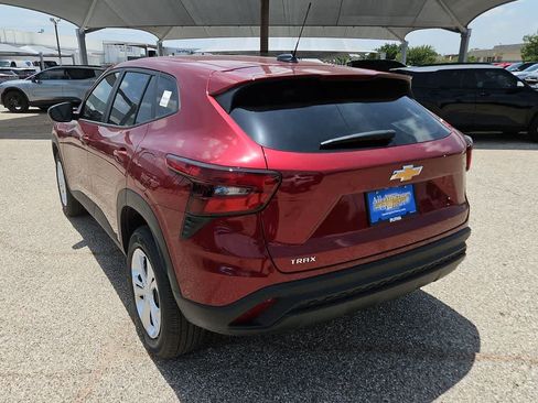 Used 2025 Chevrolet Trax LS FWD image 12