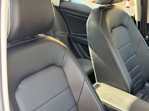 Used 2023 Volkswagen Jetta SE w/ Panoramic Sunroof Package FWD image 7