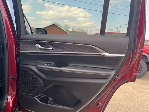 Used 2025 Jeep Grand Cherokee L Limited w/ Black Appearance Package image 20