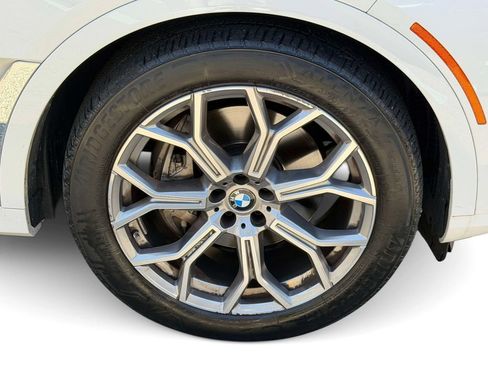 Used 2024 BMW X7 xDrive40i w/ Premium Package AWD/4WD image 12