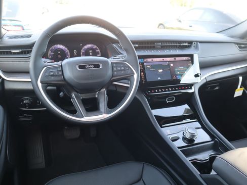 New 2026 Jeep Grand Cherokee Limited AWD/4WD image 2