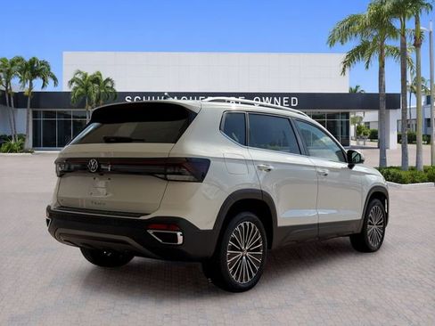 Certified 2025 Volkswagen Taos SE FWD image 7