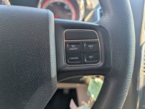 Used 2019 Dodge Grand Caravan SE w/ UConnect Hands-Free Group image 17