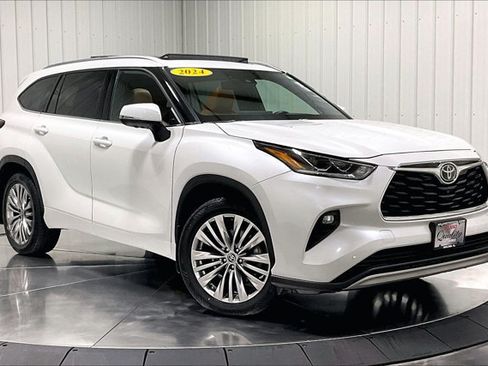 Used 2024 Toyota Highlander Platinum AWD/4WD image 3