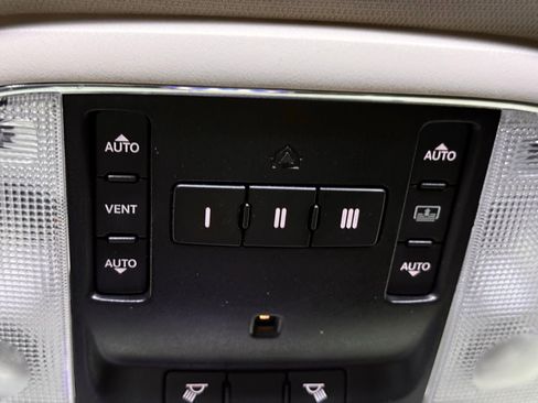 Used 2015 Chrysler 300 C w/ Harman/Kardon Audio Group RWD image 47
