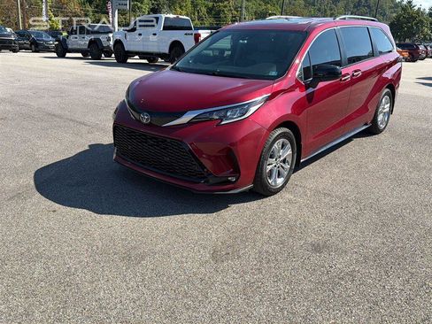 Used 2022 Toyota Sienna XSE w/ XSE Plus Package AWD/4WD image 2