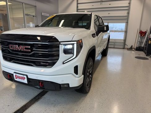 Used 2025 GMC Sierra 1500 AT4 w/ AT4 Premium Package AWD/4WD image 6