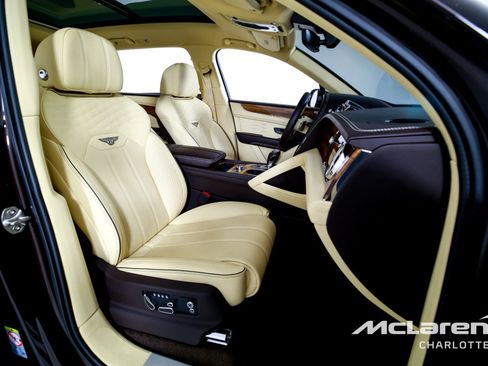 Used 2023 Bentley Bentayga Extended Wheelbase image 28