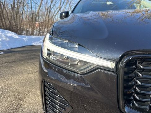 Certified 2025 Volvo XC60 B5 Core image 12