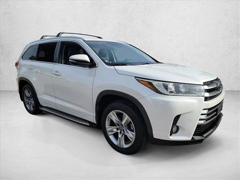 Used 2017 Toyota Highlander Limited image 2