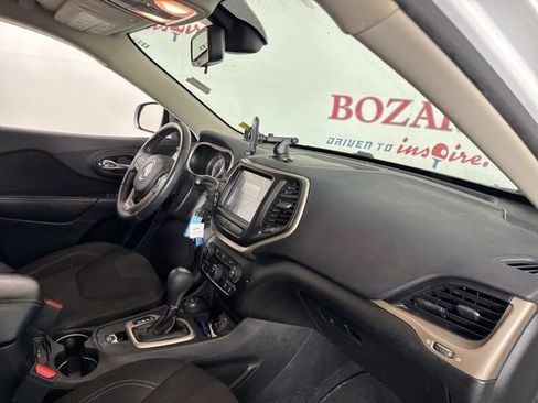 Used 2017 Jeep Cherokee Latitude image 17