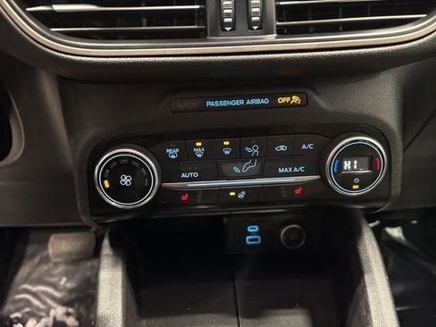 Used 2021 Ford Escape SE w/ SE Sport Appearance Package image 27