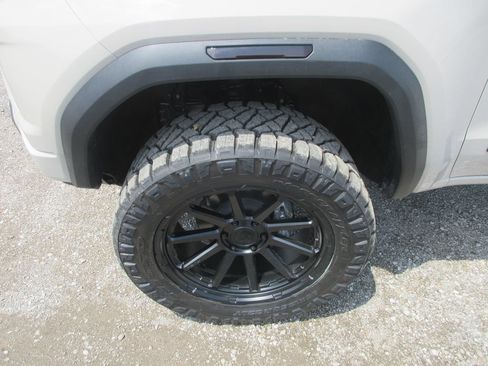 New 2026 GMC Canyon AT4 AWD/4WD image 12