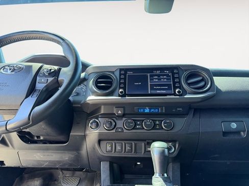 Used 2021 Toyota Tacoma TRD Off-Road w/ Technology Package AWD/4WD image 16