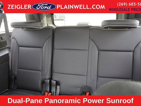 Used 2023 GMC Yukon XL SLT w/ SLT Premium Package image 14