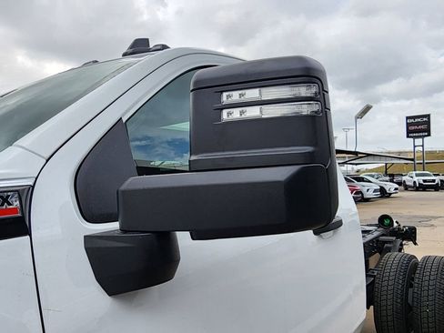 New 2026 GMC Sierra 3500 Pro w/ Convenience Package image 16