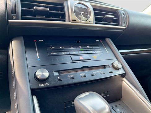 Used 2018 Lexus IS 300 300 w/ Comfort Package image 16