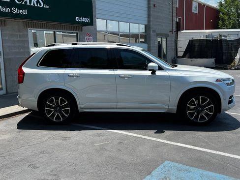 Used 2018 Volvo XC90 T5 Momentum w/ Convenience Package AWD/4WD image 9
