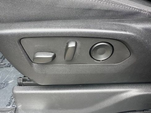 Used 2022 Chevrolet Silverado 1500 LT image 12