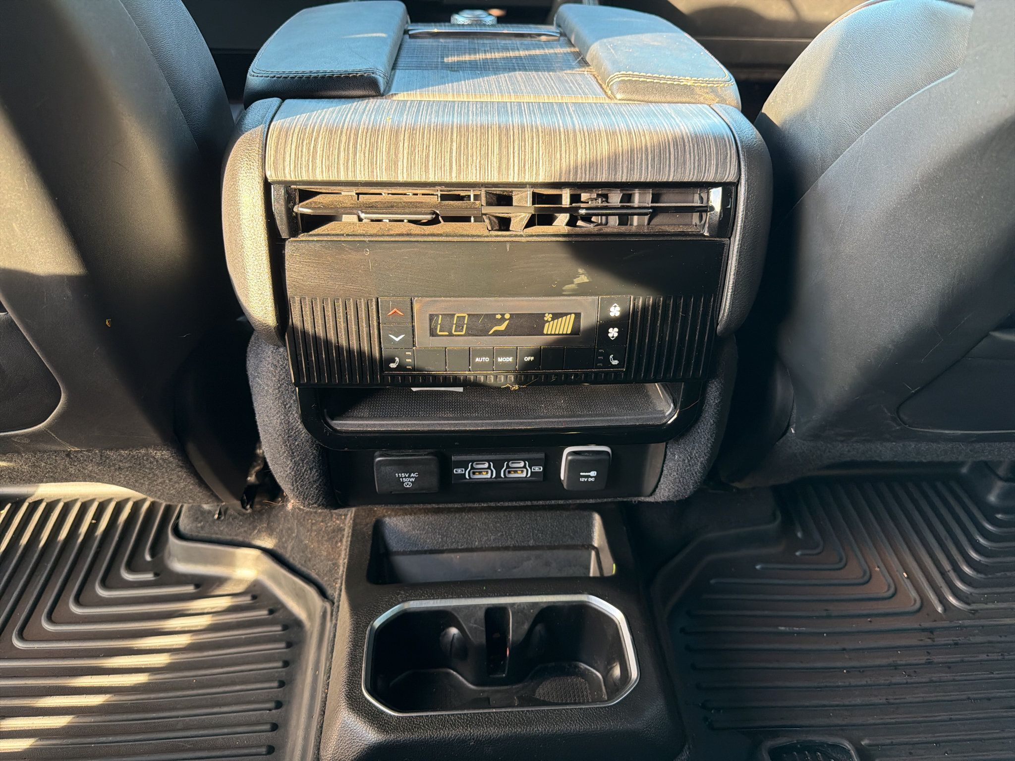 Used 2024 Jeep Wagoneer Series II w/ Convenience Group I AWD/4WD image 17
