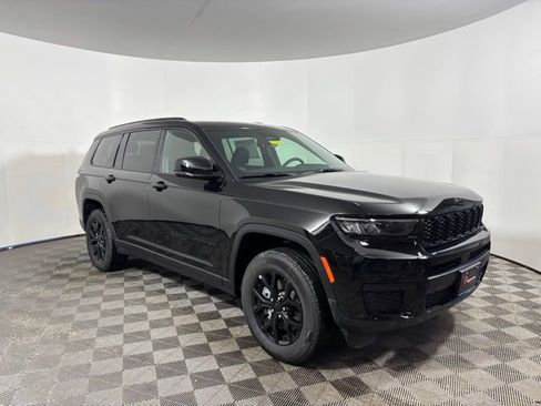 New 2025 Jeep Grand Cherokee L Altitude image 1