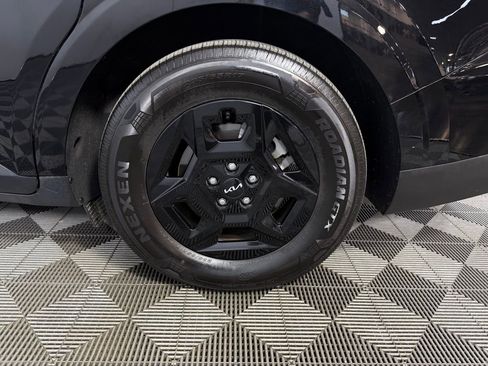 Used 2025 Kia Carnival image 13