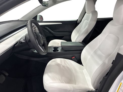 Certified 2023 Tesla Model Y Long Range AWD/4WD image 9