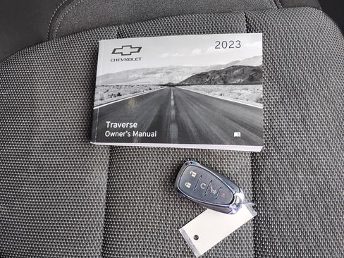 Used 2023 Chevrolet Traverse LT image 38