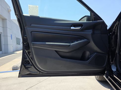 Used 2024 Nissan Altima 2.5 SV image 11