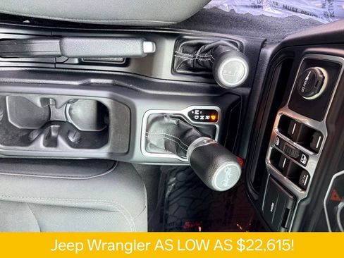 Used 2019 Jeep Wrangler Unlimited Sahara AWD/4WD image 11
