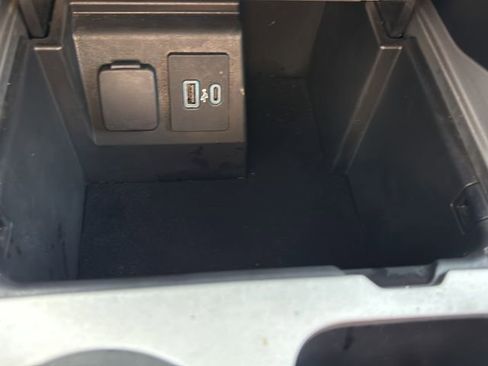 Used 2021 Ford Explorer Limited w/ Equipment Group 301A AWD/4WD image 29