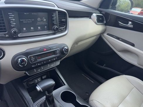 Used 2020 Kia Sorento S image 10