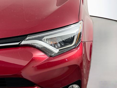 Used 2018 Toyota RAV4 Limited image 11