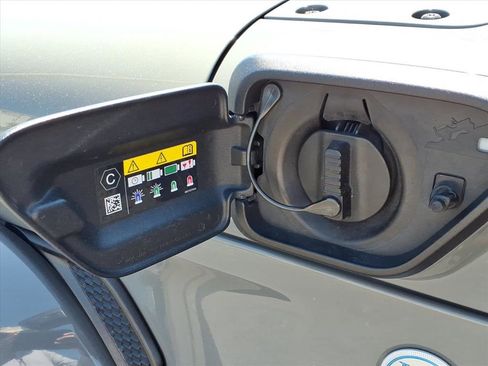 Used 2022 Jeep Wrangler Unlimited Sahara w/ Cold Weather Group image 11