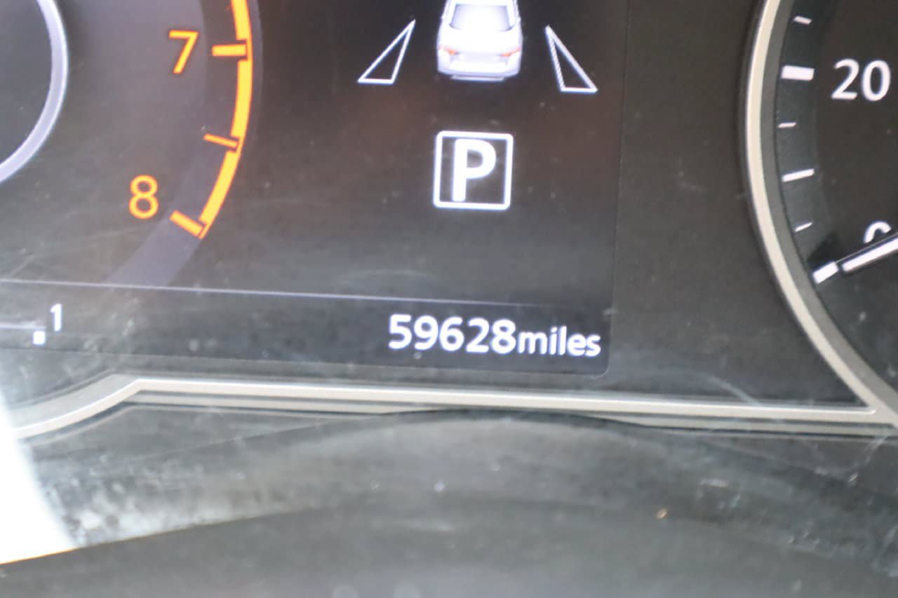 Used 2024 Nissan Versa SV FWD image 9