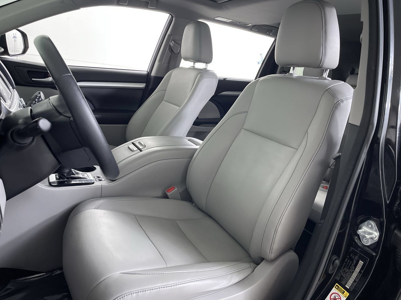 Used 2018 Toyota Highlander XLE AWD/4WD image 12