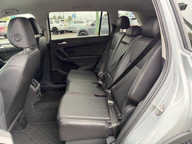 Used 2023 Volkswagen Tiguan SE AWD/4WD image 14