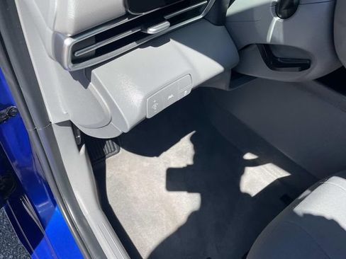 Used 2023 Hyundai Elantra SEL w/ Convenience Package FWD image 21