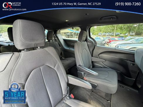 Used 2019 Chrysler Pacifica Touring Plus w/ S Appearance Package FWD image 31