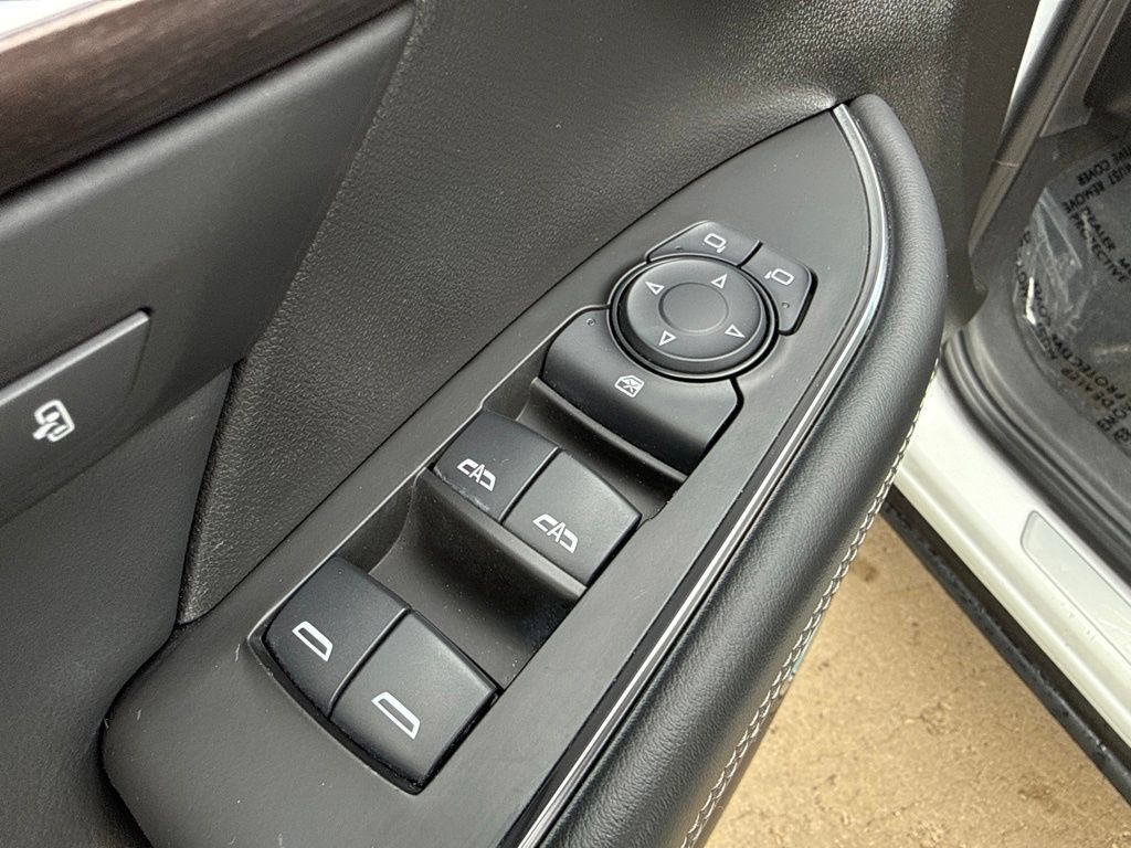Used 2021 Buick Envision Avenir w/ Technology Package II AWD/4WD image 11