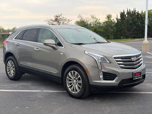 Used 2018 Cadillac XT5 Luxury w/ Driver Awareness Package FWD image 3